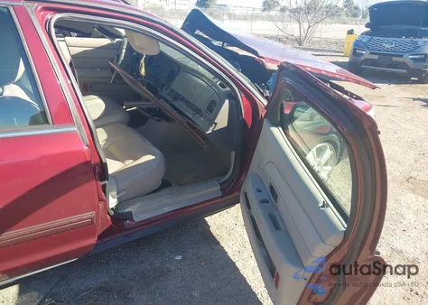 2011 Ford Crown Victoria Lx z USA, uszkodzony, nr VIN 2FABP7EV2BX137050